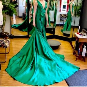 Mac Duggal Couture Emerald Green Gown Pageant Couture 4